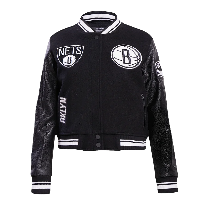 CHAMARRA UNIVERSITARIA NBA BROOKLYN NETS RETRO CLASSICS PARA MUJER