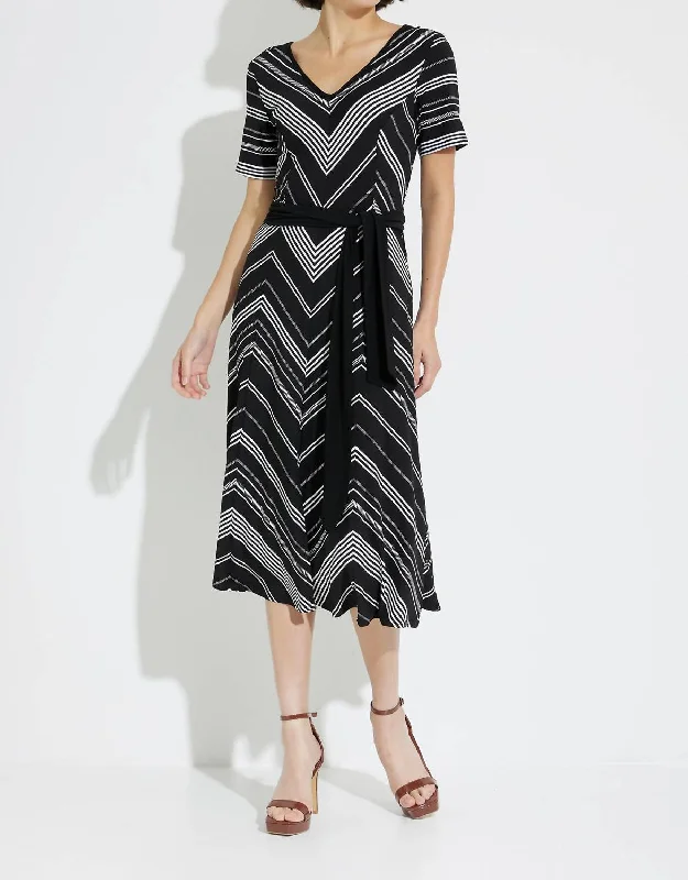 Zig Zag Dress In Black Vanilla