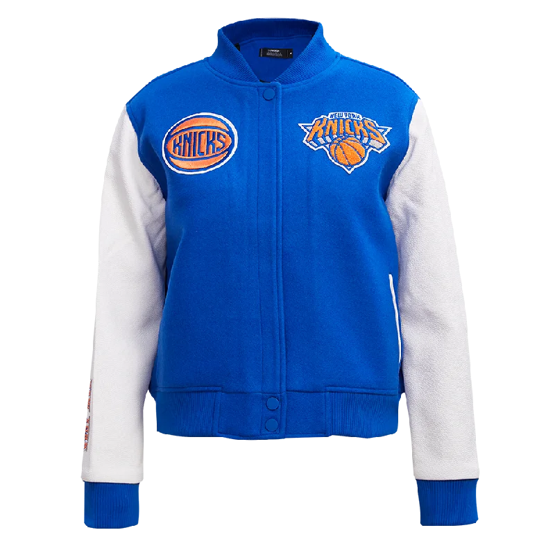 CHAMARRA UNIVERSITARIA NBA NEW YORK KNICKS CLASSIC ESSENTIALS PARA MUJER